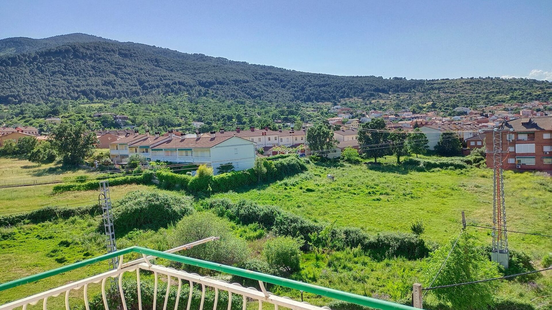 AMPLIO ÁTICO CON TERRAZA Y VISTAS A LA MONTAÑA