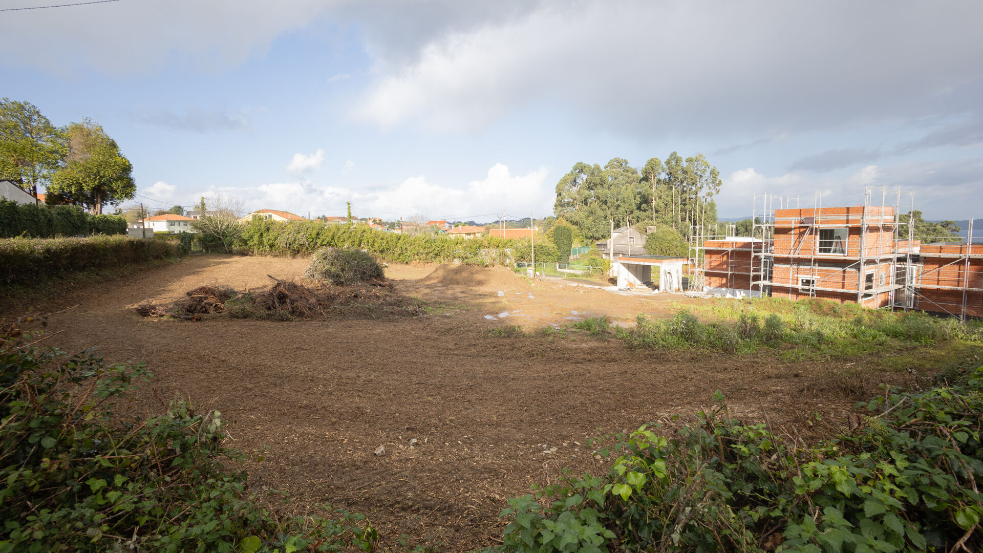 Terreno urbanizable con vistas a 1km de las playas de Cirro y San Pedro.