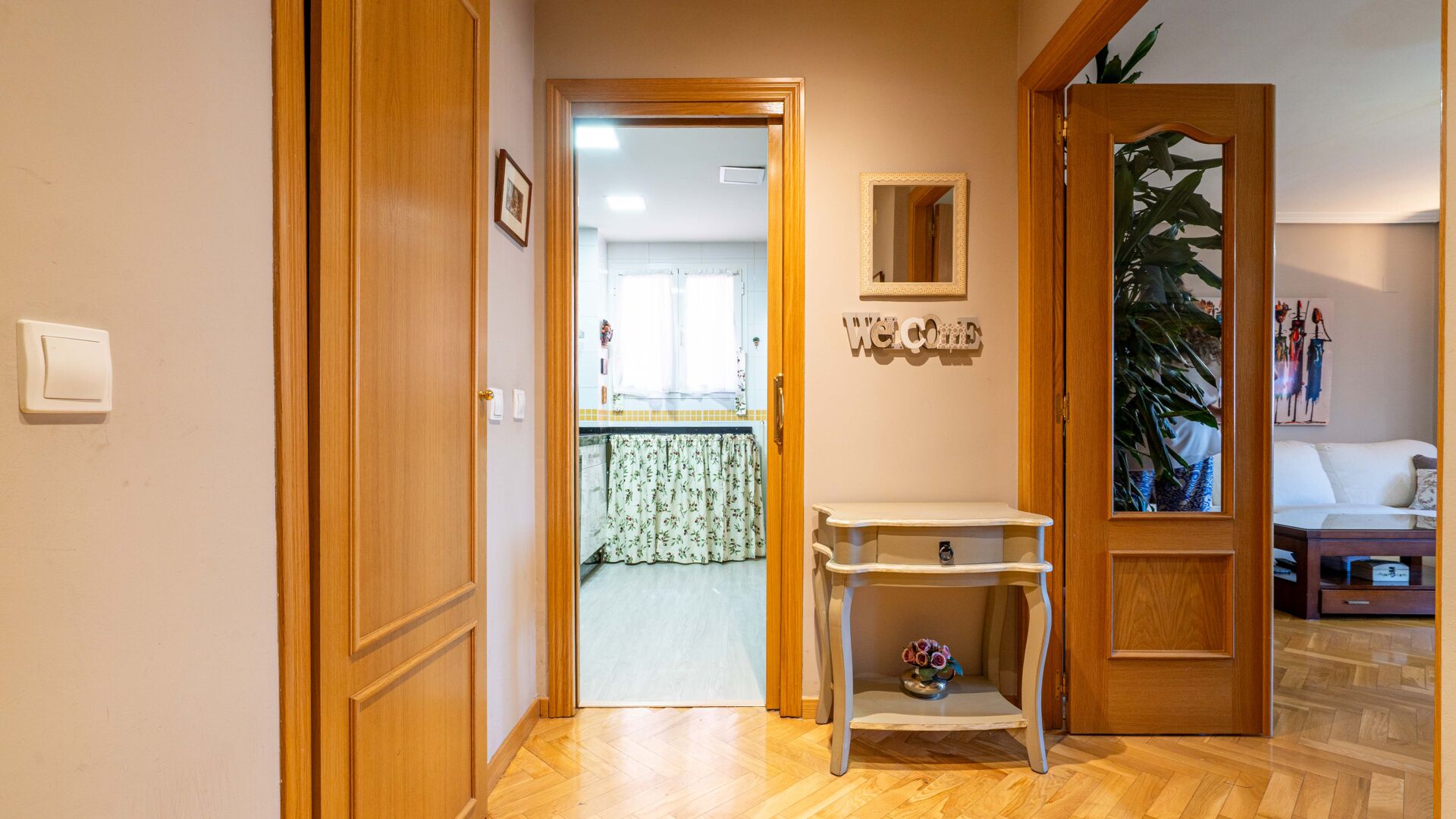 Vivienda super amplia totalmente exterior en urbanización con piscina