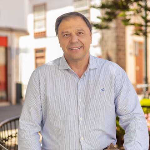 Víctor López